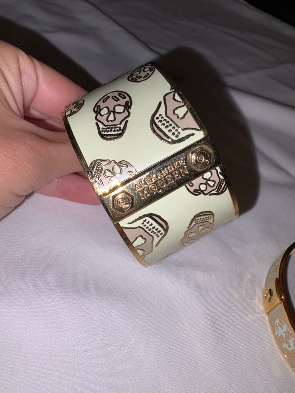 Alexander McQueen Cream and Gold Skull Enamel Bangle Set - Picture 2 of 11